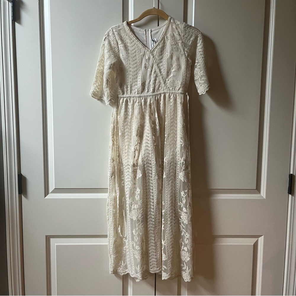 Like New Rare Editions Cream Lace Dress